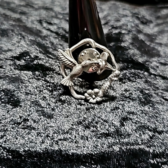 Vintage LCD Hummingbird Brooch Pin Floral Wreath Pewter Lindsay Claire Designs - Picture 1 of 5